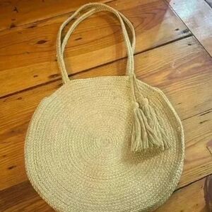 Jute round braided beach vacation bag with tassel